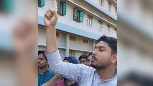 রাবিতে দুই শিক্ষার্থীর বাগবিতণ্ডা, ‘উল্টো ঝুলিয়ে মারার’ হুমকি দিলেন হলের জিএস