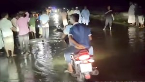 তিস্তা অববাহিকায় রেড অ্যালার্ট, মধ্যরাতে নিরাপদ আশ্রয়ে ছুটছে মানুষ