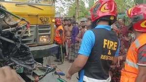 আত্মীয়ের মরদেহ দেখতে গিয়ে স্বামী নিহত, স্ত্রী আহত