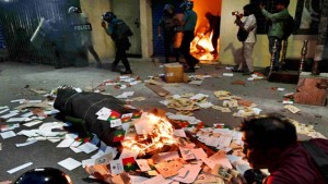 জাতীয় পার্টির কার্যালয়ে হামলা, গুলিতে আহত ২