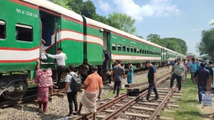 পাবনার ভাঙ্গুড়ায় ট্রেন যাত্রী ও গ্রামবাসীর সংঘর্ষে আহত ৪