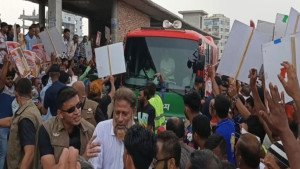 প্রধানমন্ত্রীর গাড়ি আটকে বিএনপি নেতার মুক্তি দাবি