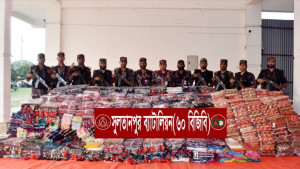 আখাউড়া সীমান্তে ২ কোটি ৫৯ লাখ টাকার ভারতীয় শাড়ি জব্দ বিজিবির