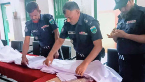 দুই কলেজ শিক্ষককে ডাকযোগে কাফনের কাপড়
