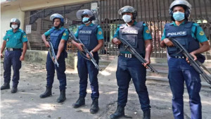 আবারো পুরনো পোশাকে ফিরছে পুলিশ