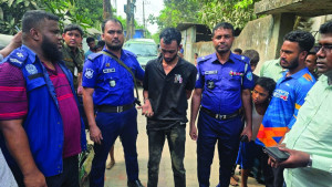 লাকসামে সাজাপ্রাপ্ত পলাতক আসামিসহ গ্রেপ্তার ২
