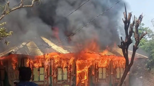 কুমিল্লায় আগুনে দগ্ধ ঘরবাড়ি, প্রায় ৫ লাখ টাকার ক্ষতি