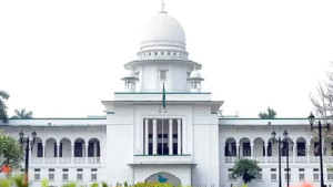 ওমরায় যেতে বাধা দেওয়ায় কোটি টাকা ক্ষতিপূরণ চেয়ে রিট