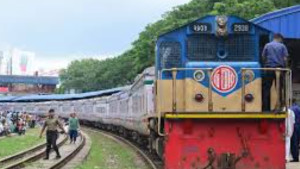 কমলাপুর স্টেশনে ট্রেনে কাটা পড়ে নারী নিহত