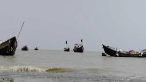 মাছ ধরায় ৫৮ দিনের নিষেধাজ্ঞা, বিপাকে লাখো জেলে