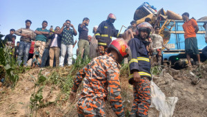 ভাঙ্গায় যাত্রীবাহী বাস-ট্রাকের সংঘর্ষ, আহত ১৭