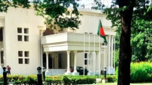 প্রধানমন্ত্রীর বাসভবনের সামনে অবস্থান, আটক ৬