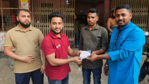 রমজানে ঢাকা কলেজে ছাত্রদলের টুপি-তসবিহ বিতরণ