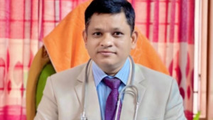 অসুস্থ শিশুকে নামিয়ে অ্যাম্বুলেন্স ব্যবহার করলেন কর্মকর্তা