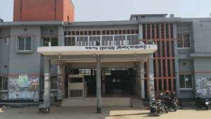 চলন্ত ট্রেনের এসি যন্ত্রাংশ চুরি