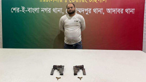 মোহাম্মদপুরে দুটি বিদেশি পিস্তলসহ সন্ত্রাসী আটক