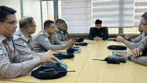 সড়কে শৃঙ্খলা ও ফুটপাত দখলমুক্ত করার নির্দেশ ইশরাকের