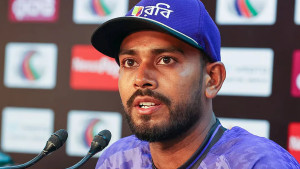 লাইটের নিচে ব্যাটিং কিছুটা কঠিন ছিল, দাবি মিরাজের