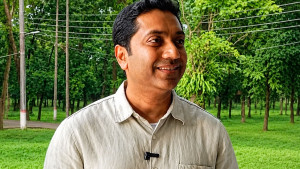 গানে দোষ কোথায়? ভিডিও না দেখেই প্রশ্ন তুললেন প্রতিমন্ত্রী
