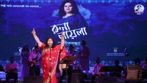 বন্যার্তদের সহায়তায় শিল্পকলায় গান গাইলেন রুনা লায়লা