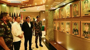 সাবেক সেনাপ্রধানদের ছবির মাঝে বাবার ছবি দেখে থমকে দাঁড়ান প্রধানমন্ত্রী