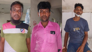 পদ্মায় বাসডুবি, চালকসহ গ্রেপ্তার ৩