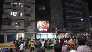 রাজশাহীতে রেস্তোরাঁয় হামলা-ভাঙচুর, বিস্ফোরণে আহত কনস্টেবল
