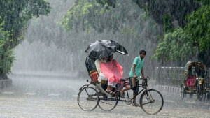১০ জেলায় ঝড়-বৃষ্টির শঙ্কা, নদীবন্দরগুলোকে সতর্ক সংকেত