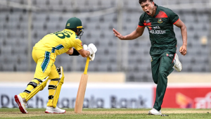 অস্ট্রেলিয়াকে ধবলধোলাইয়ের হাতছানি