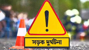সিরাজদিখানে নিয়ন্ত্রণ হারিয়ে খাদে মাইক্রোবাস, প্রাণ গেল নারীর