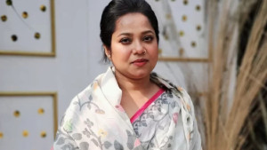 পরকীয়ার অভিযোগ নিয়ে যা বললেন ডলি সায়ন্তনী