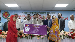 মিরপুরে ৫০৯ পরিবার পেল ফ্যামিলি কার্ড