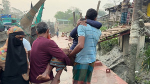 মাছ ধরার ট্রলারে হামলা, আহত ৪, নিখোঁজ ২