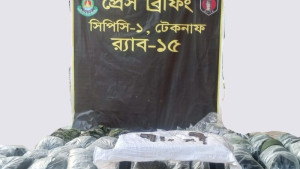 রোহিঙ্গা ক্যাম্পে অভিযান, অস্ত্র-গোলাবারুদ ও সামরিক পোশাক উদ্ধার
