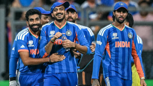 ইংল্যান্ডকে হারিয়ে আবারও ফাইনালে ভারত