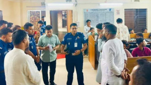 নারায়ণগঞ্জে নগদের অফিসে অস্ত্রের মুখে টাকা লুট