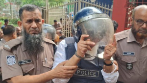হেলমেট–জ্যাকেটে সালমান এফ রহমানের হাঁসফাঁস, ‘গরমে মরেই যাবো’